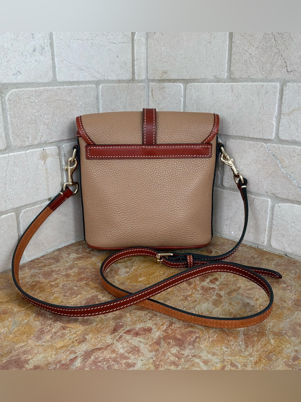 Dooney & Bourke Pebble Grain Leather Holly Bag in Taupe NWOT - Picture 2 of 8